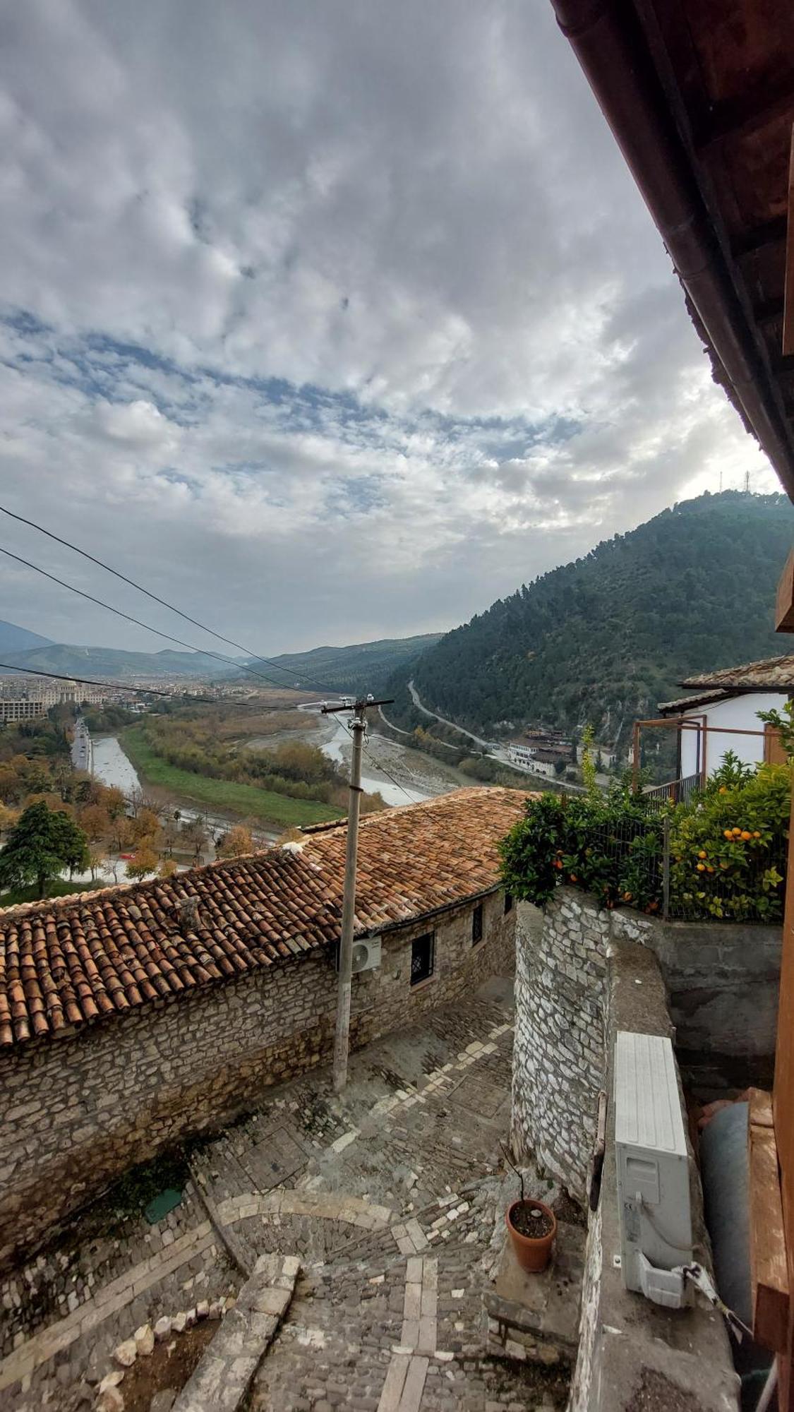 Ferienwohnung Hava Baci Berat Exterior foto