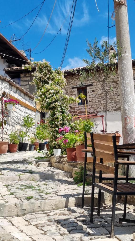 Ferienwohnung Hava Baci Berat Exterior foto